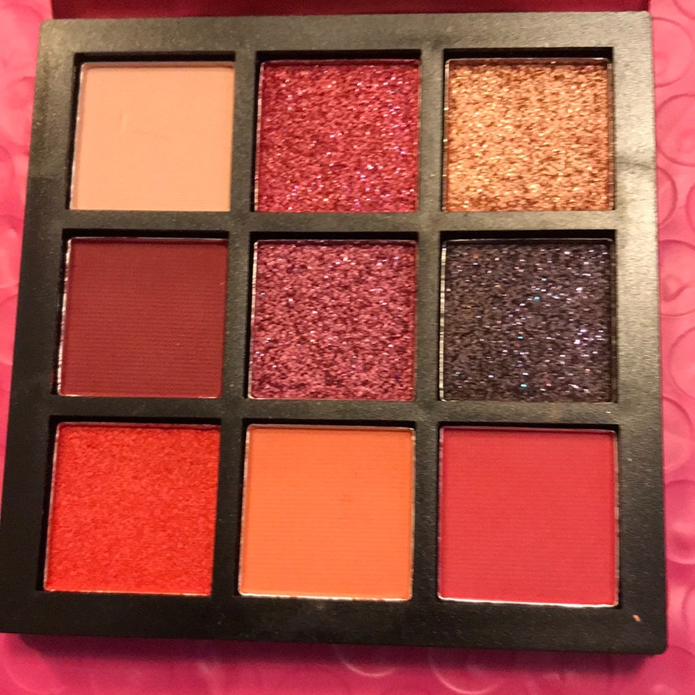 Bella forever Ruby Obsessions eyeshadow palette NWT